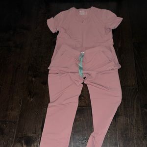 Livingston figs scrub set